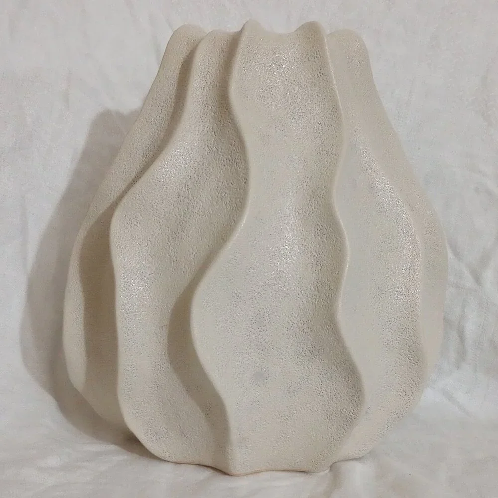 Large Rippled/Wavy Vase, Pre-Owned - Picture 4 of 11